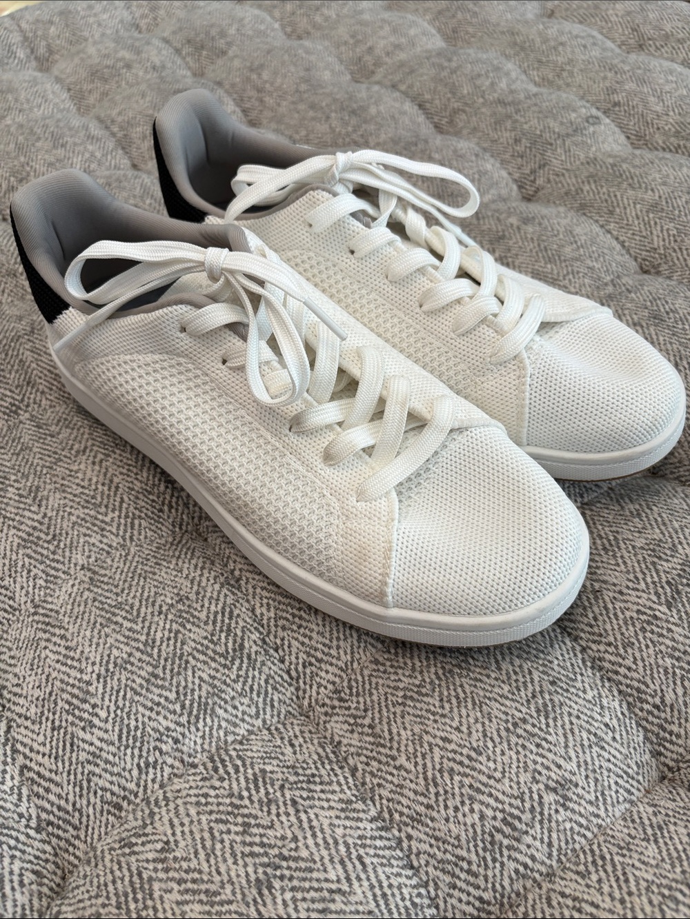 SUAVS classic sneakers size W9/M7